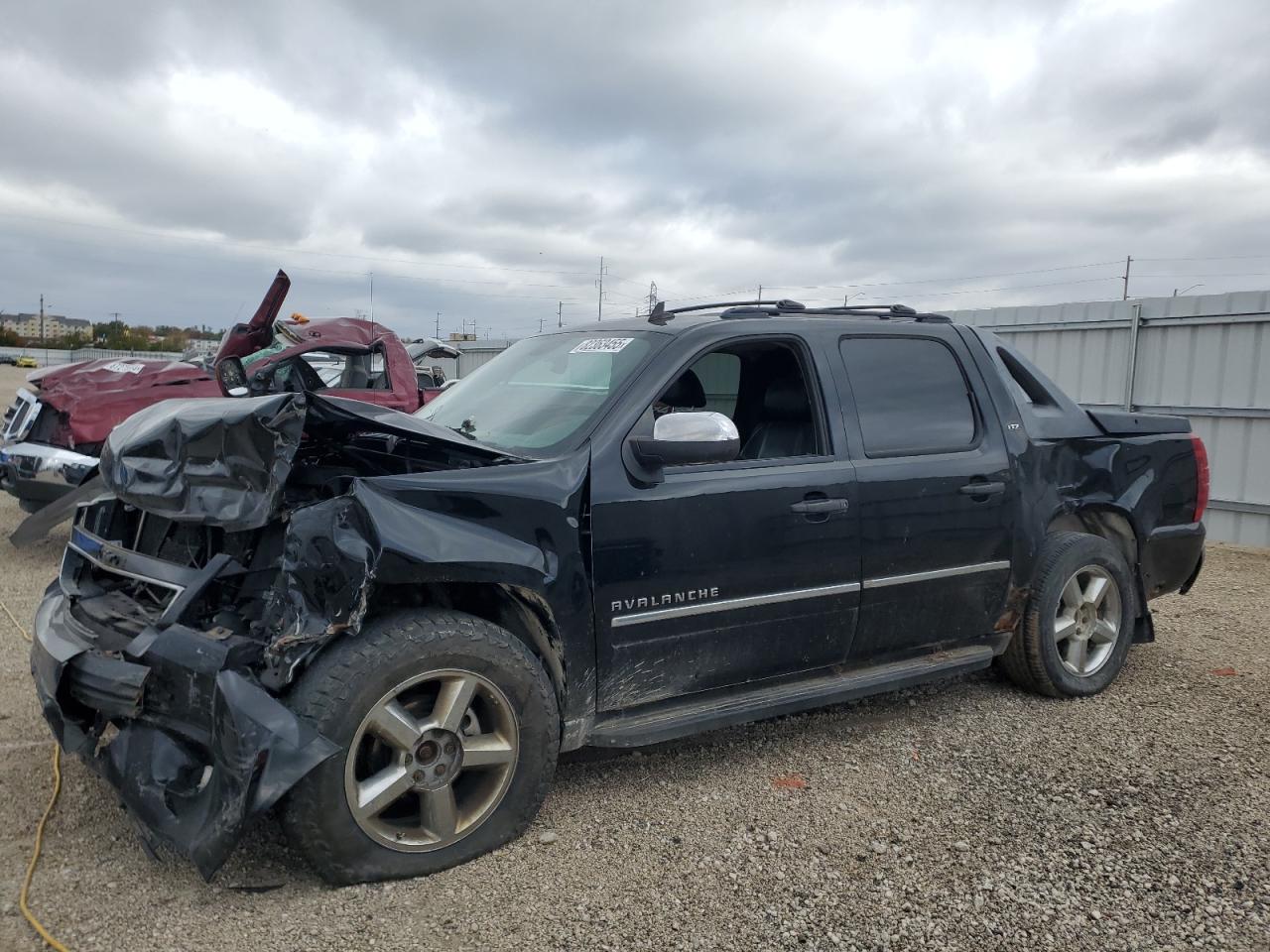 2011 Chevrolet Avalanche LTZ, VIN 3GNTKGE33BG313343 — Front end