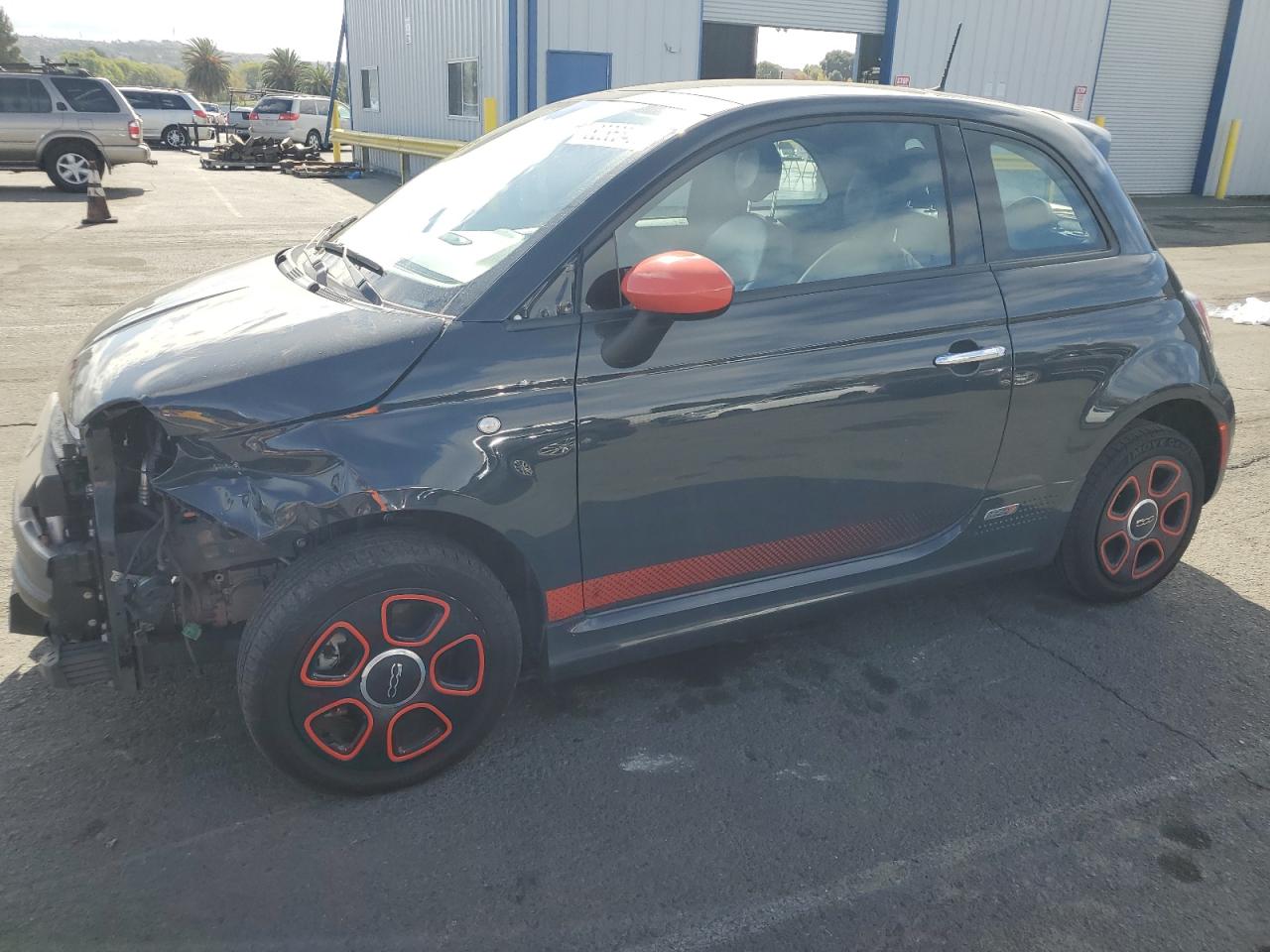 2018 FIAT 500e, VIN 3C3CFFGE6JT377490 — Front end