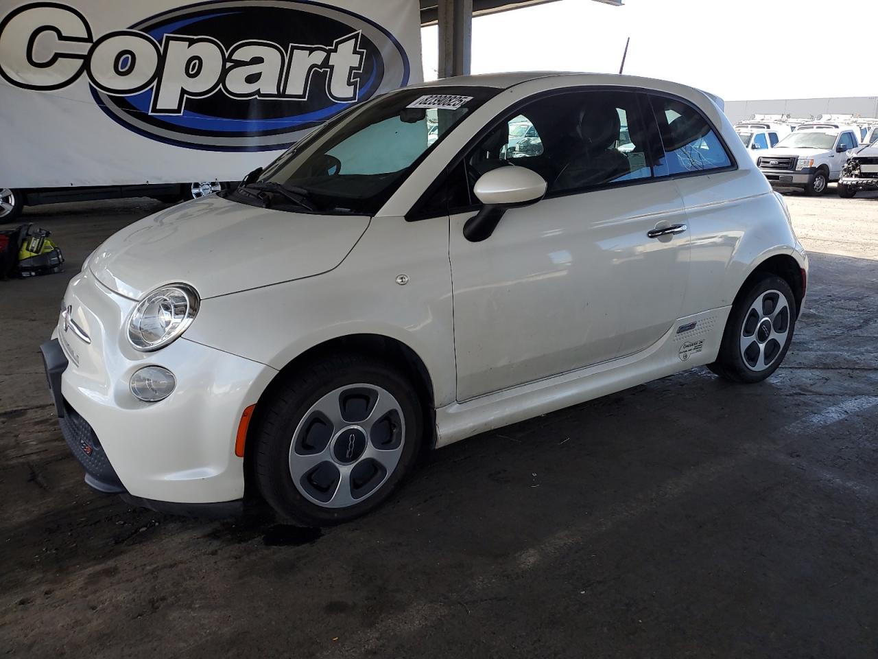 2015 FIAT 500e, VIN 3C3CFFGE0FT695466 — Механическое