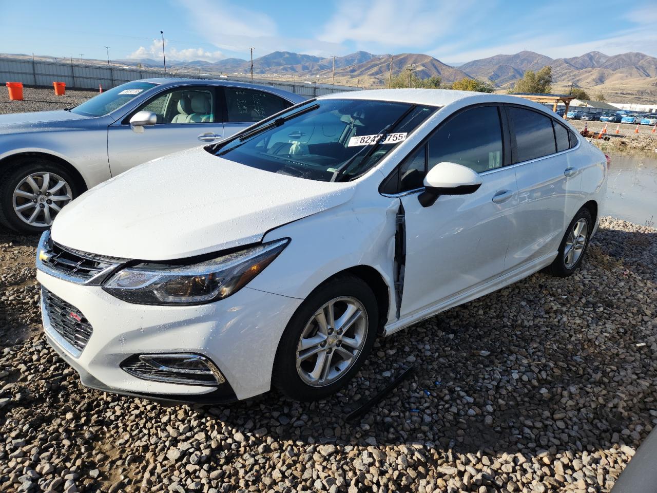 2018 Chevrolet Cruze LT, VIN 1G1BE5SM4J7186344 — Front end