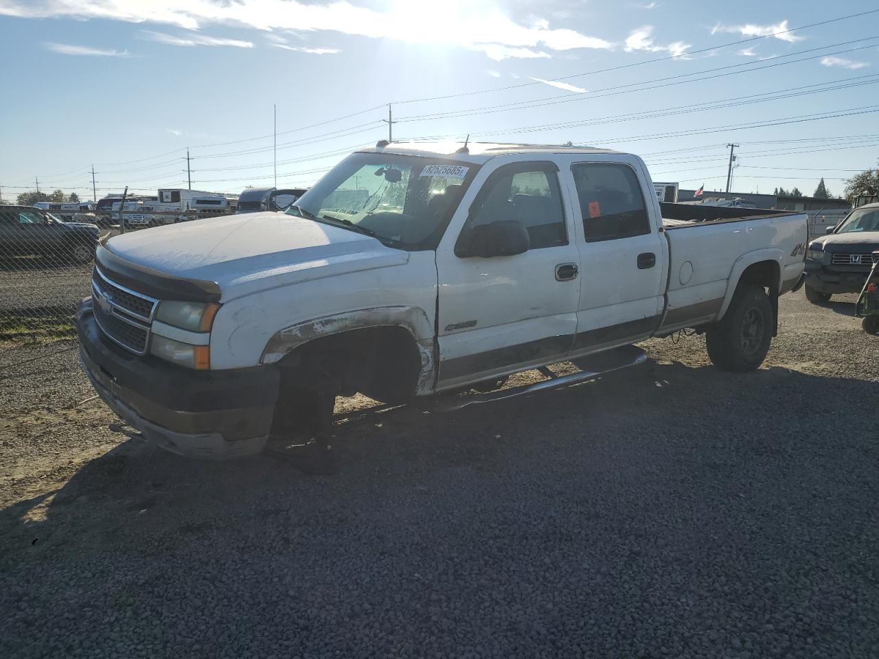 2005 Chevrolet Silverado 3500 SRW LT, VIN 1GCHK33G65F953467 — Перед