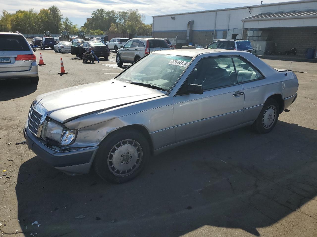 1992 Mercedes-Benz 300, VIN WDBEA51E2NB593932 — Rear end