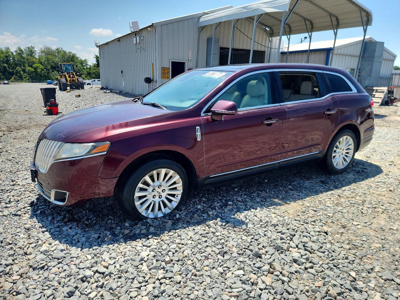 2011 Lincoln MKT, VIN 2LMHJ5FR2BBJ51863 — Front end