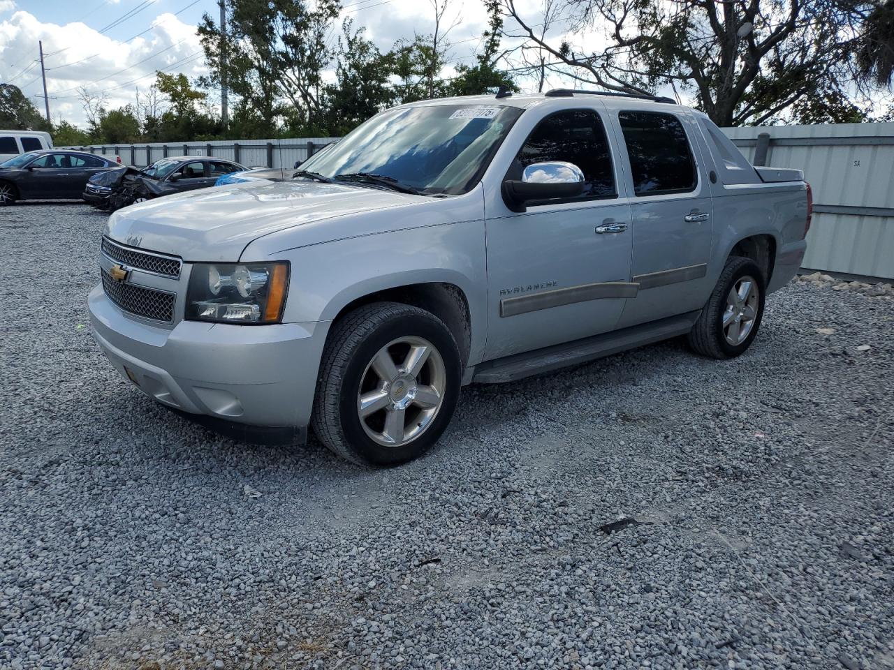 2013 Chevrolet Avalanche LS, VIN 3GNMCEE04DG265527 — Rear end
