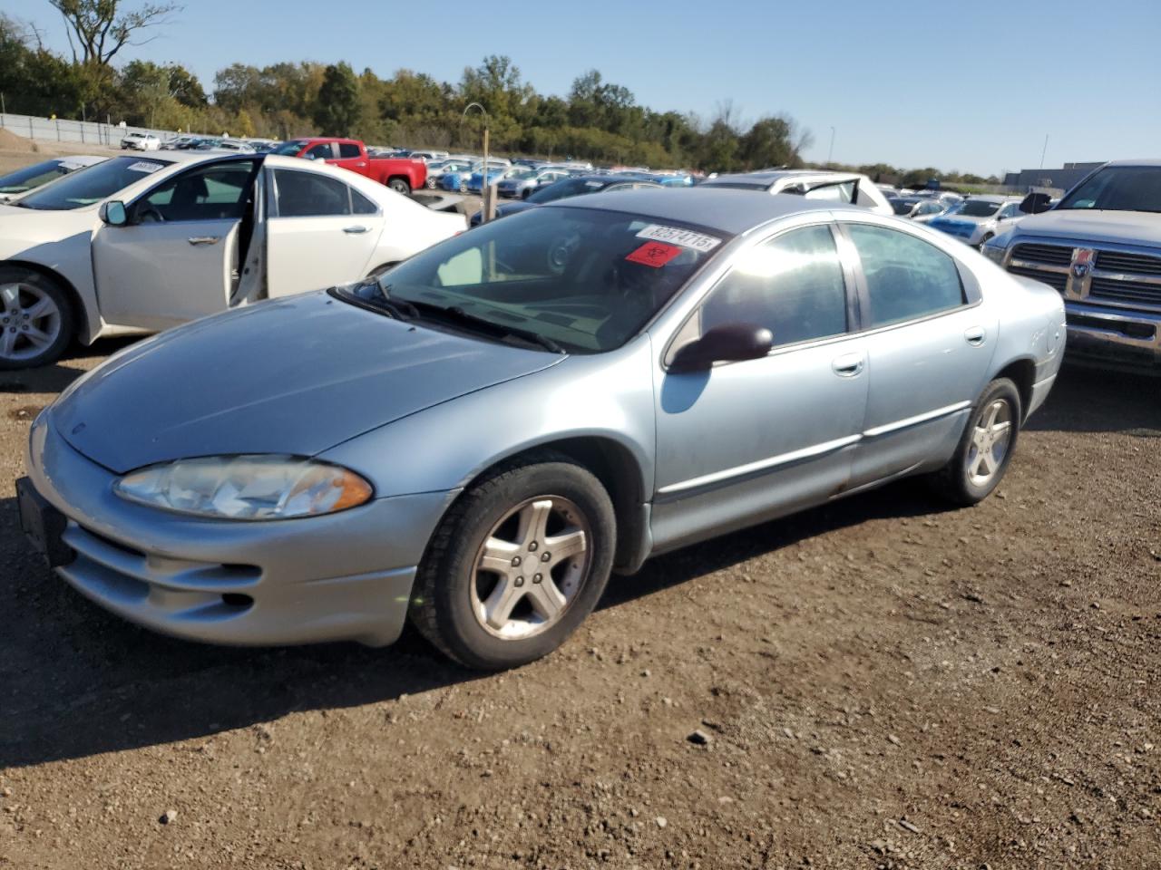 2004 Dodge Intrepid SE, VIN 2B3HD46R34H683223 — Бок