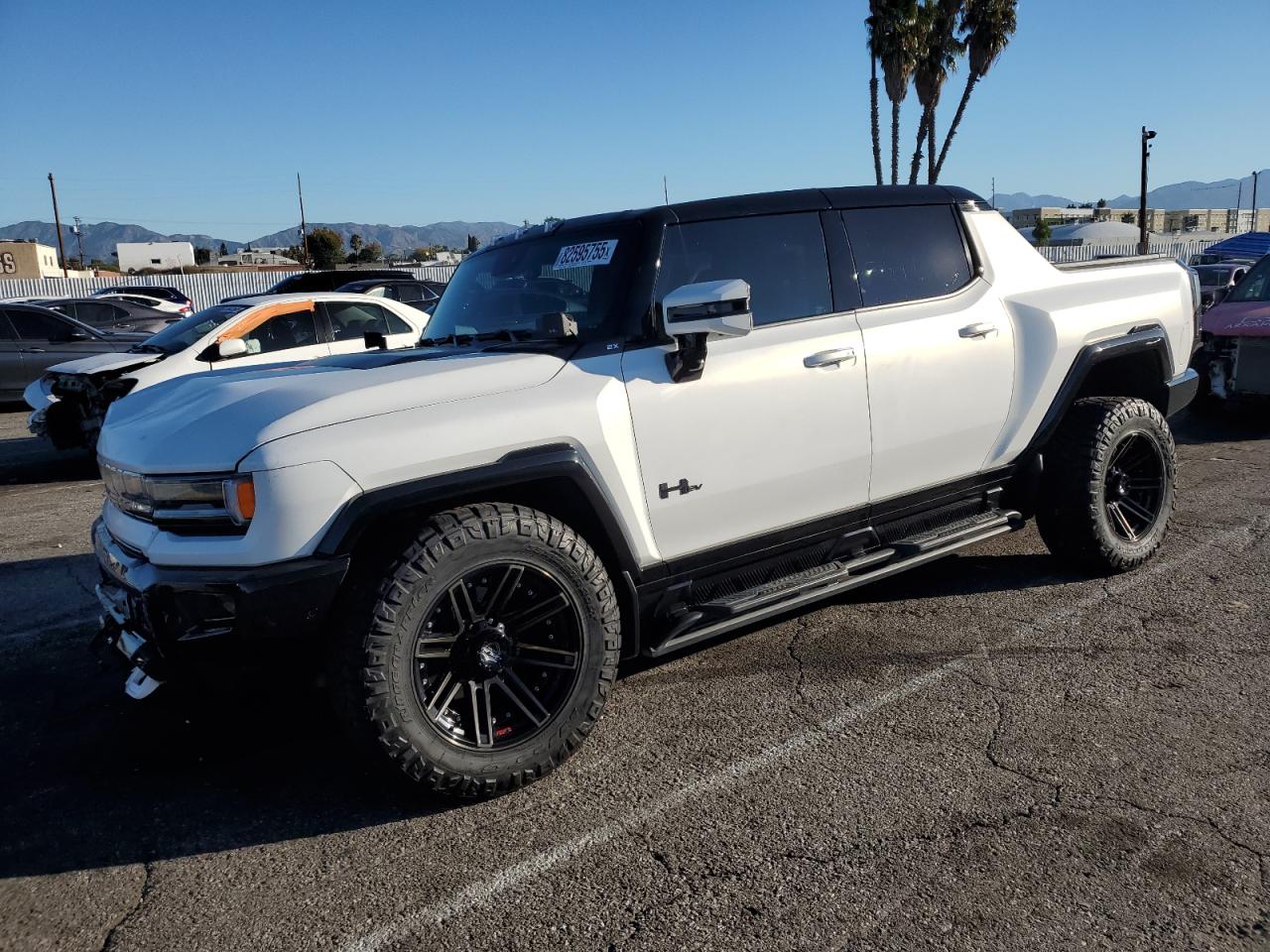 2024 GMC HUMMER EV Pickup 2X, VIN 1GT10BDD6RU101241 — Front end