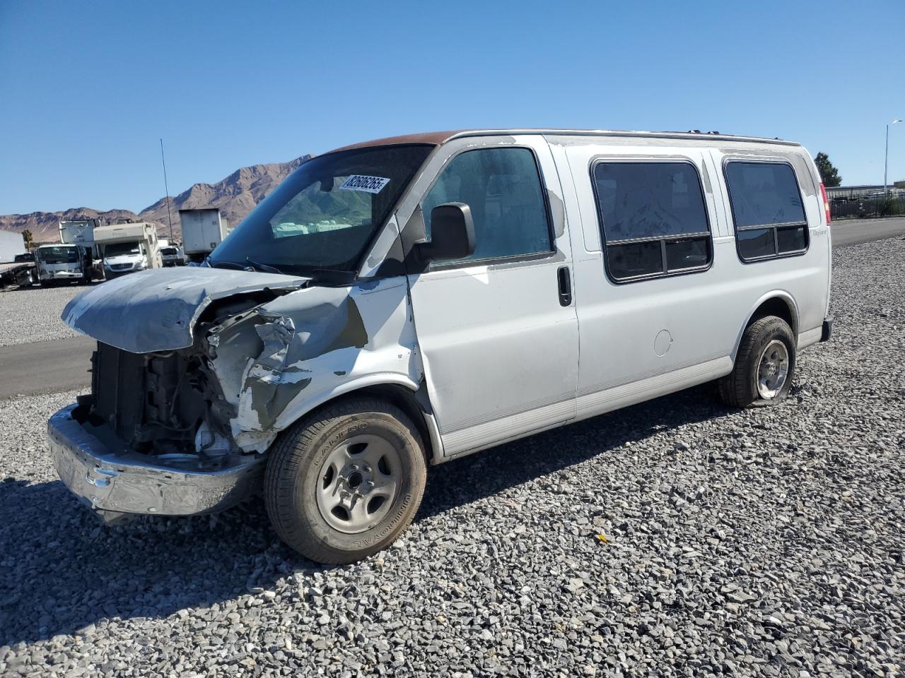 2003 GMC Savana Commercial SRW C6Y, VIN 1GDFG15T331205756 — Front end