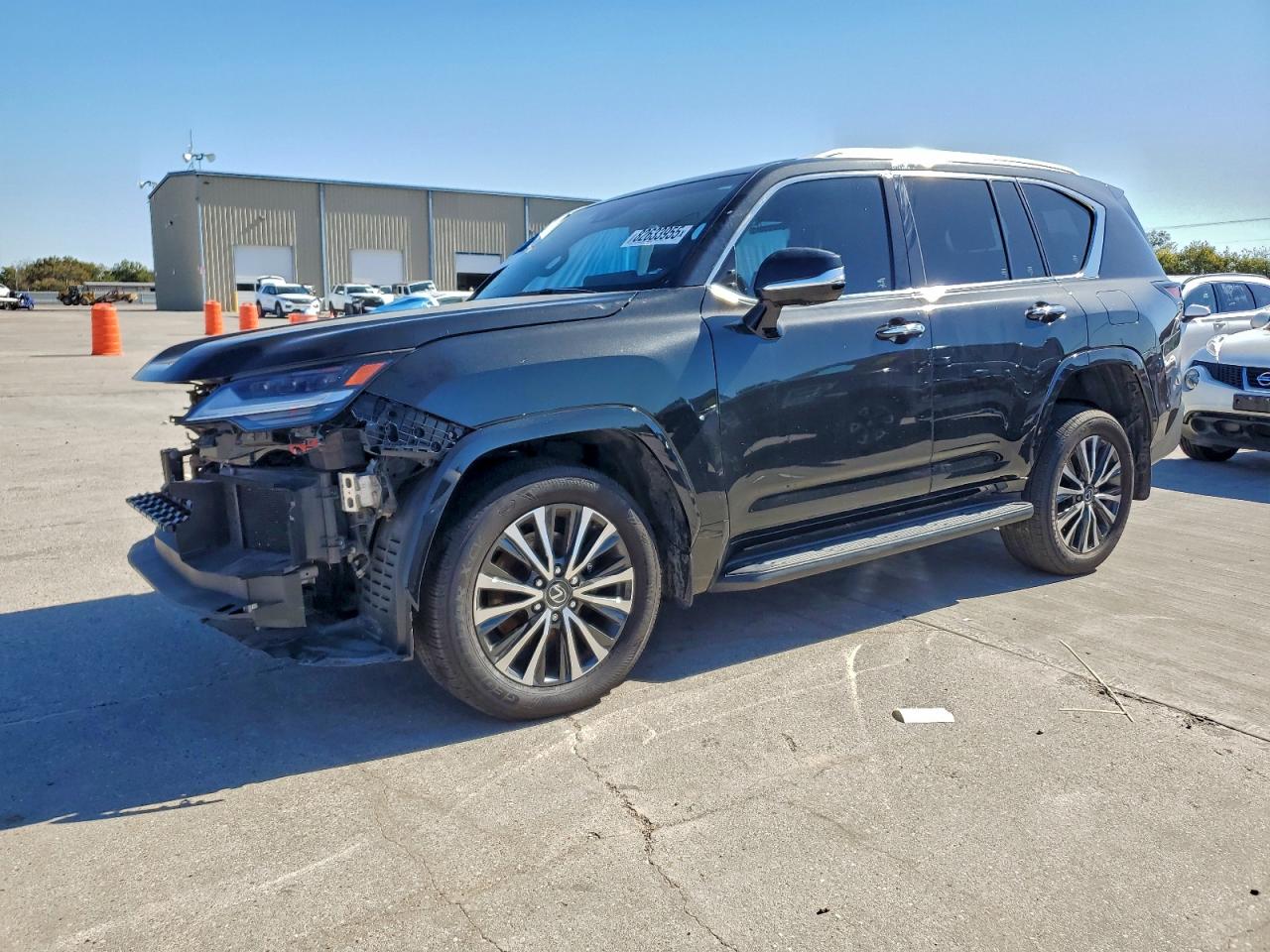 2024 Lexus LX LX 600 Premium, VIN JTJAB7CX9R4057218 — Перед