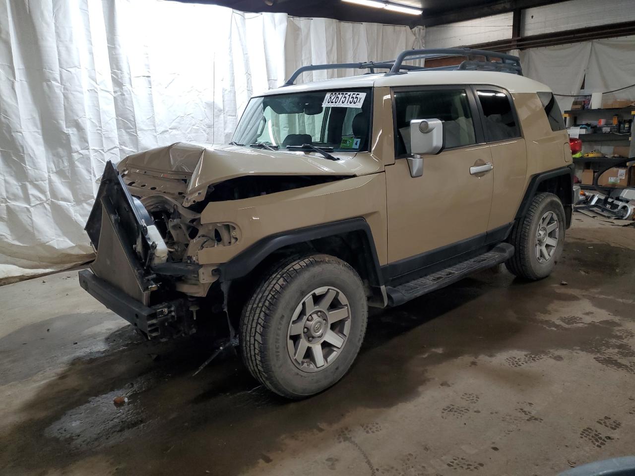 2014 Toyota FJ Cruiser, VIN JTEBU4BFXEK185381 — Front end