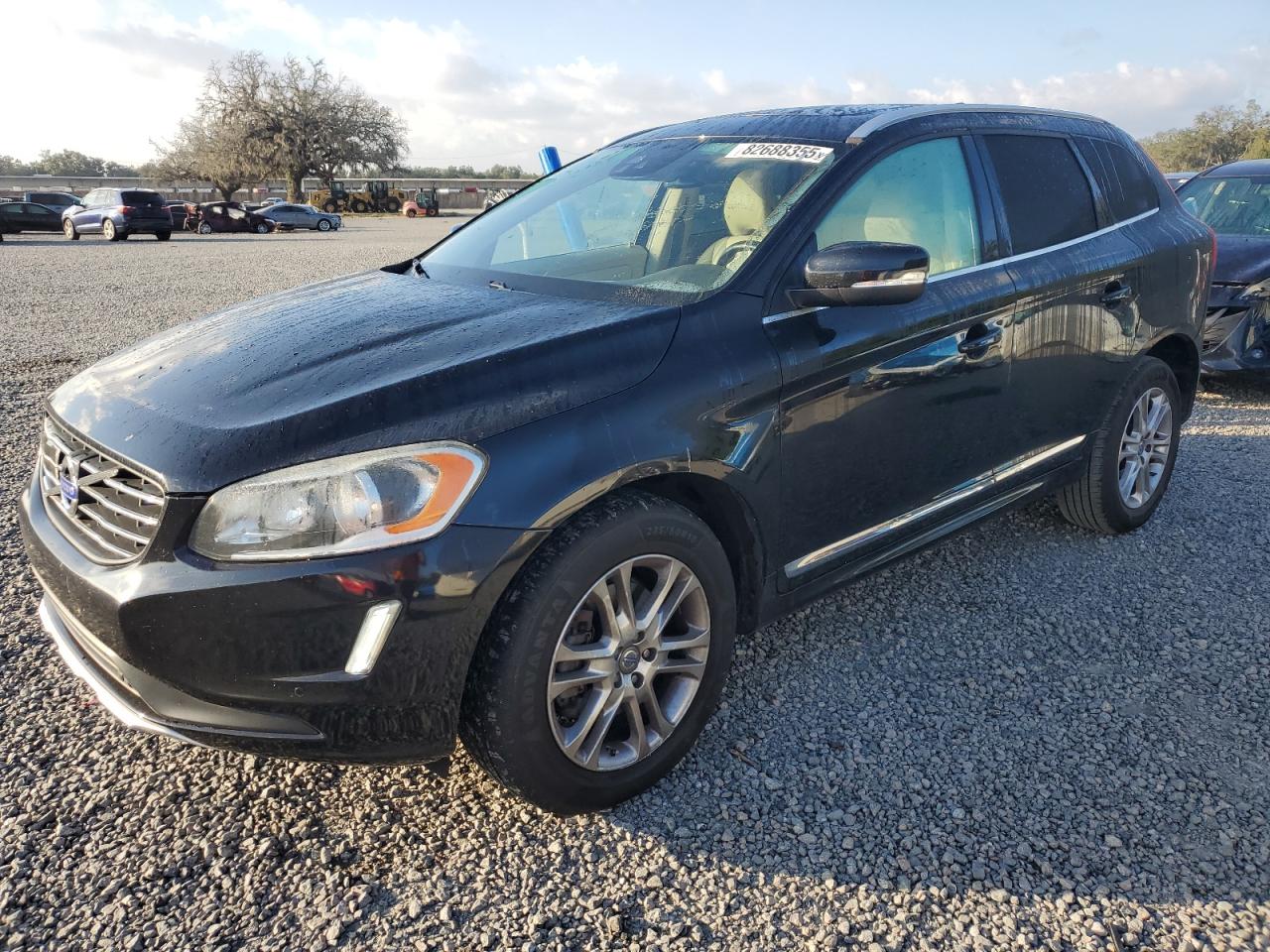 2015 Volvo XC60 T5 Drive-E Premier Plus, VIN YV440MDC2F2620906 — Front end