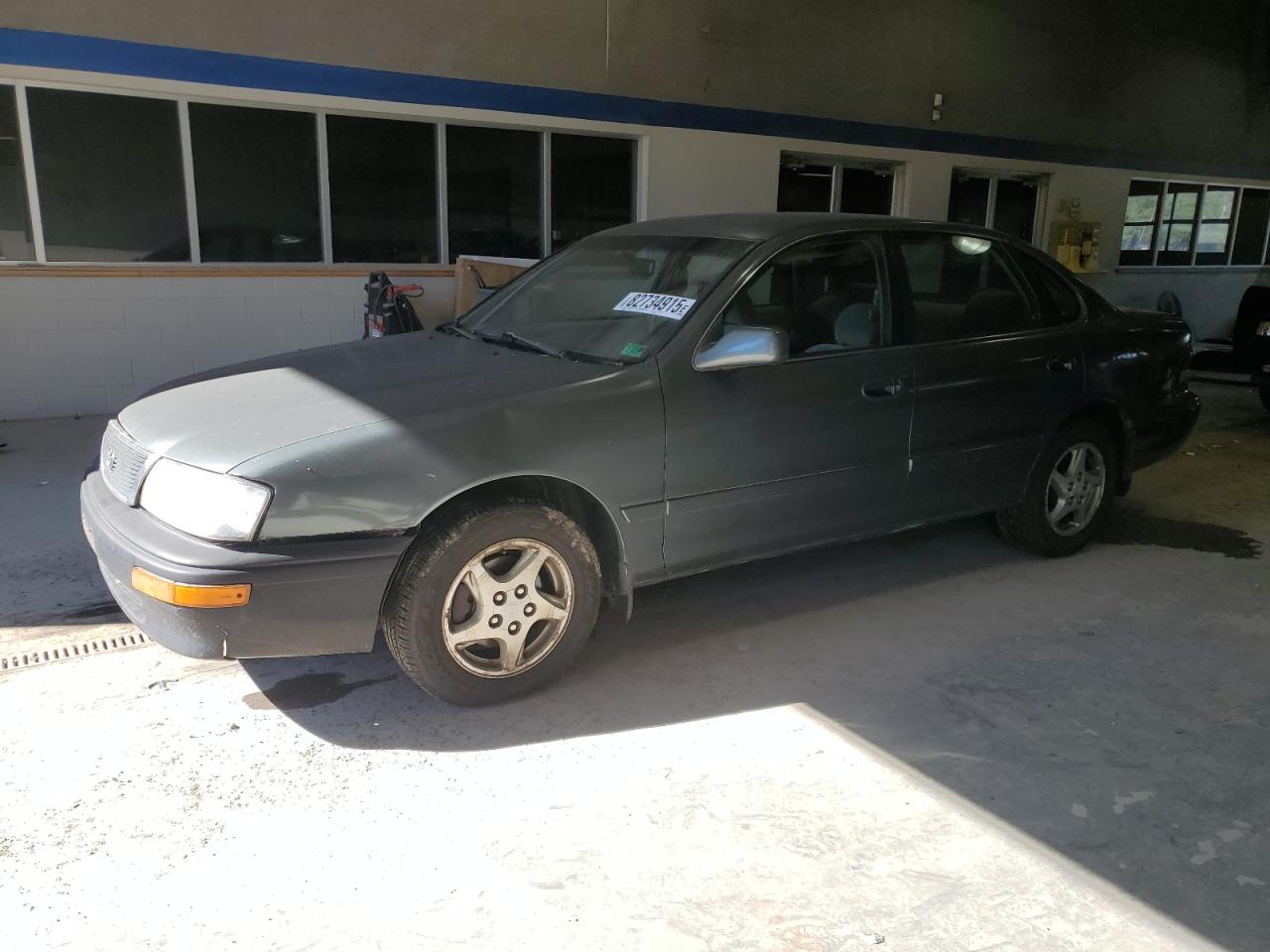 1997 Toyota Avalon XL, VIN 4T1BF12B5VU197593 — Rear end