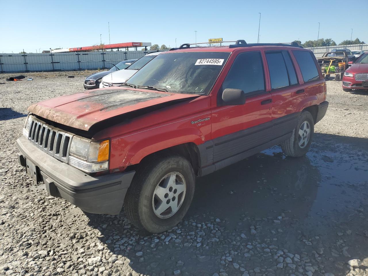 1994 Jeep Grand Cherokee Laredo, VIN 1J4GZ58Y4RC240198 — Engine fire