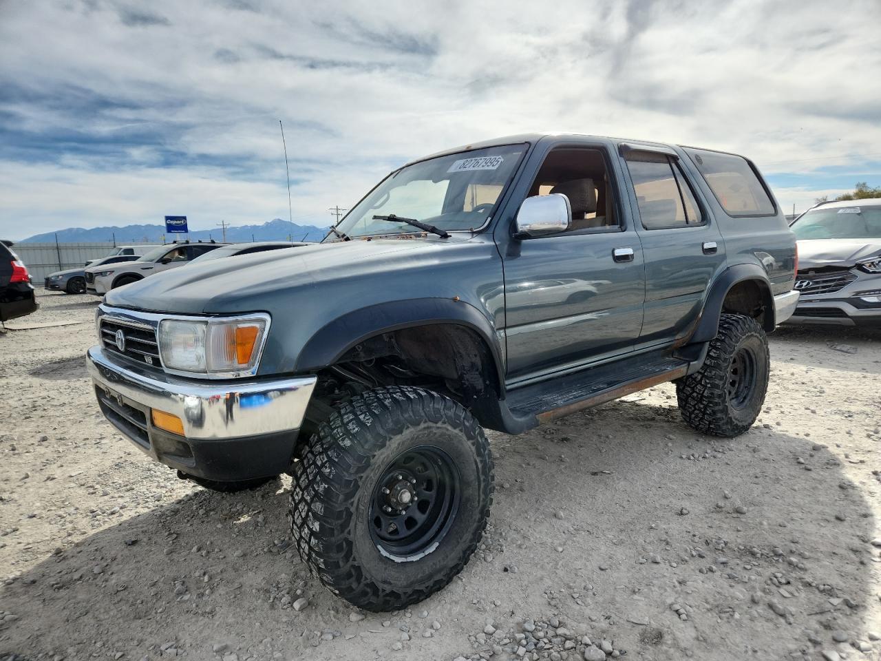 1992 Toyota 4Runner, VIN JT3VN39W5N0077796 — Rear end