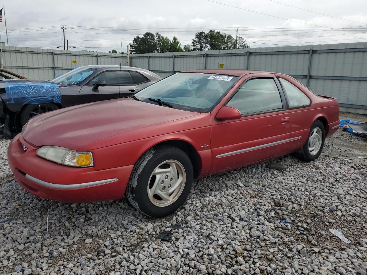 1997 Ford Thunderbird LX, VIN 1FALP62WXVH161483 — Minor dents and scratches