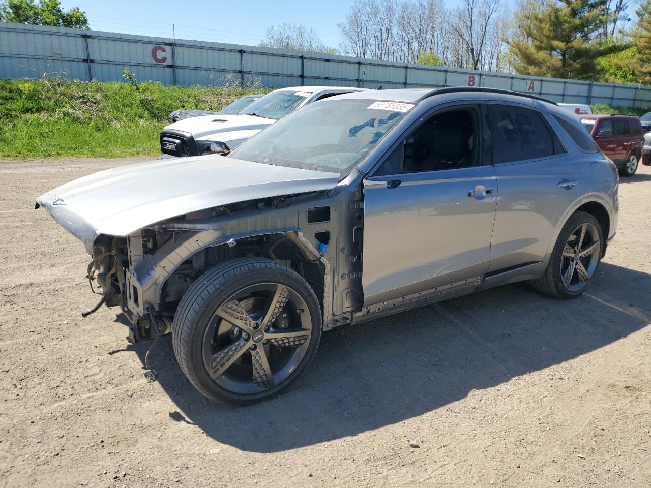 2024 Genesis GV70 2.5T, VIN 5NMMADTB1RH000833 — Front end