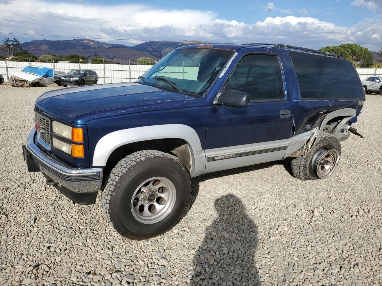 1997 GMC Yukon, VIN 3GKEK18R9VG511139 — Rear end