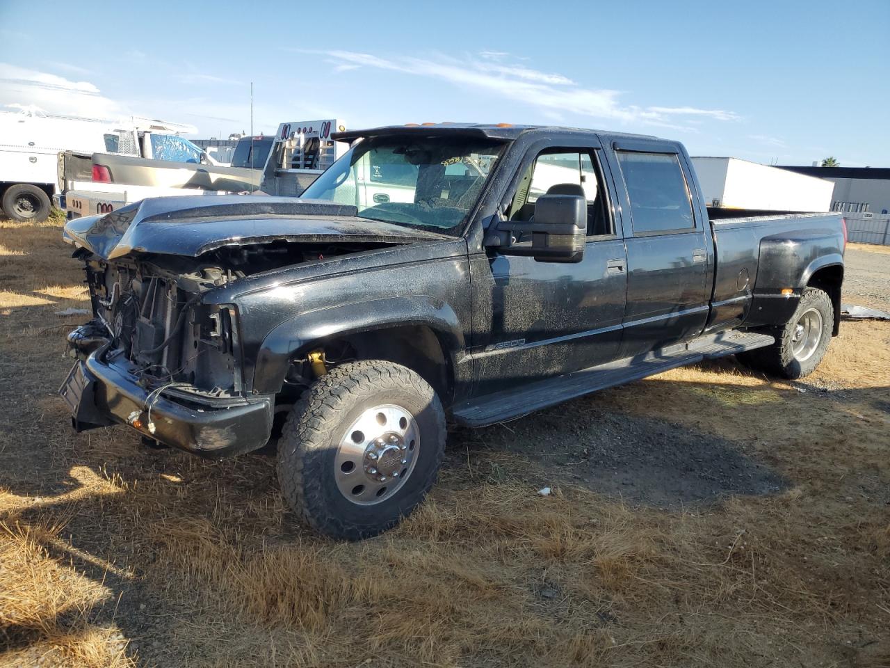 1996 Chevrolet Silverado 3500, VIN 1GCHK33J8TF013096 — Бок