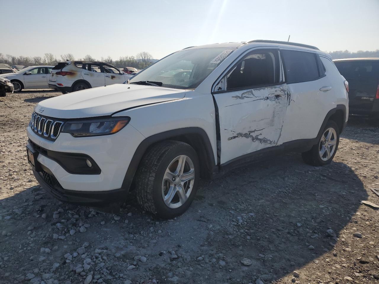2024 Jeep Compass Latitude, VIN 3C4NJDBN3RT584140 — Фото с аукциона 1 of 15