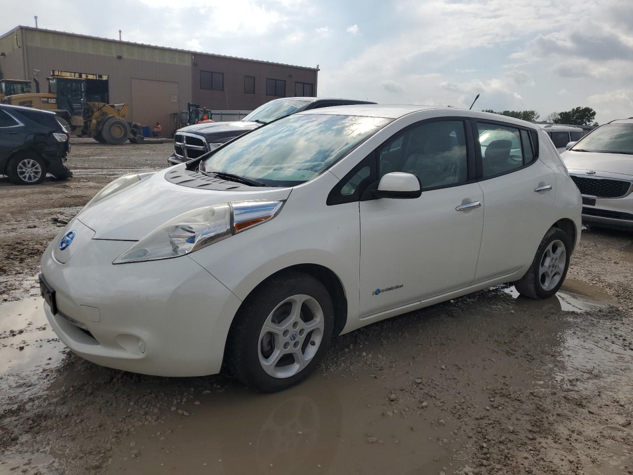 2013 Nissan LEAF S, VIN 1N4AZ0CP6DC403008 — Minor dents and scratches
