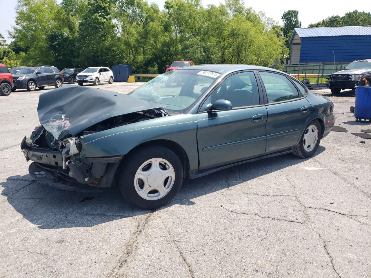 1996 Ford Taurus GL, VIN 1FALP52U8TG278359 — Front end