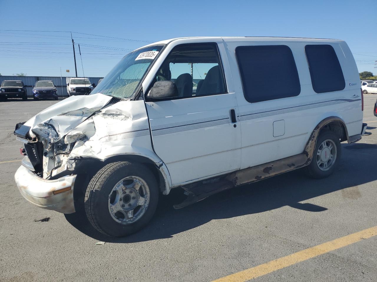 2003 GMC Safari Cargo YF7 Upfitter, VIN 1GDDM19X93B506507 — Front end