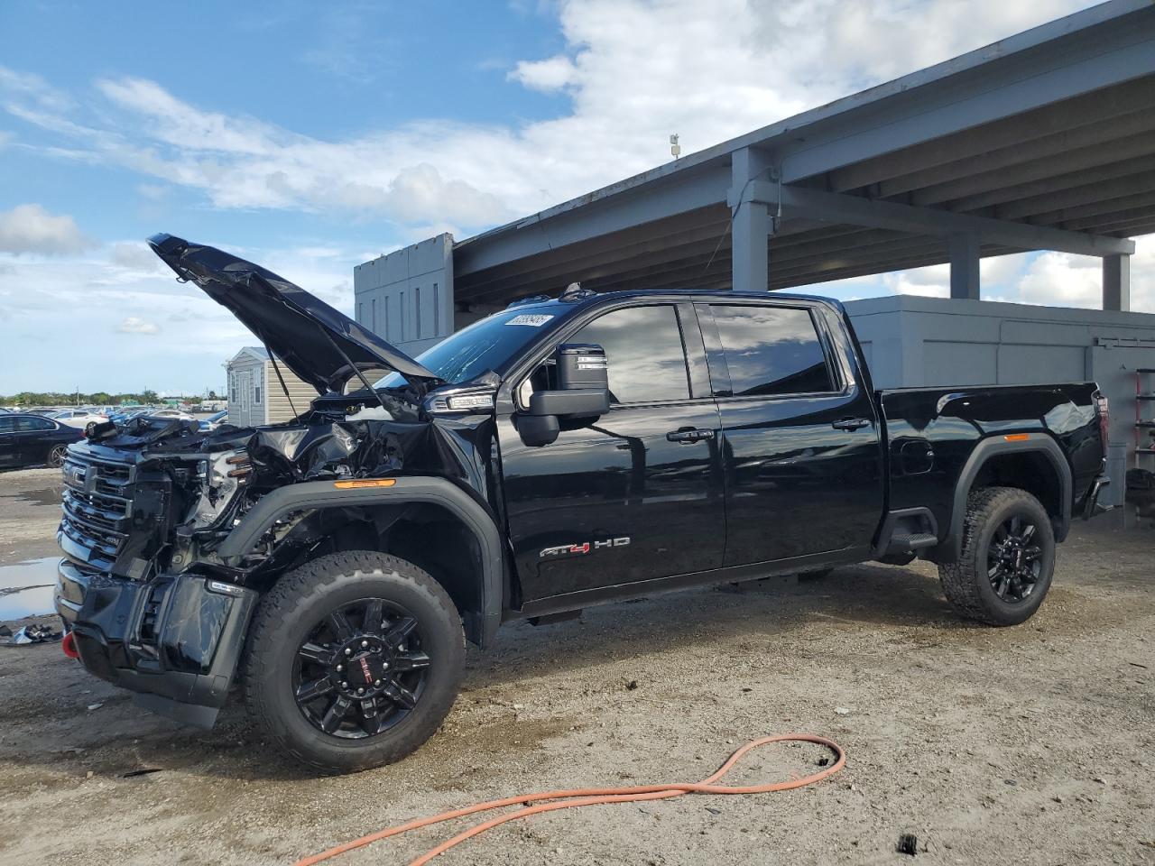 2025 GMC Sierra 2500HD AT4, VIN 1GT4UPE75SF295603 — Auction photo