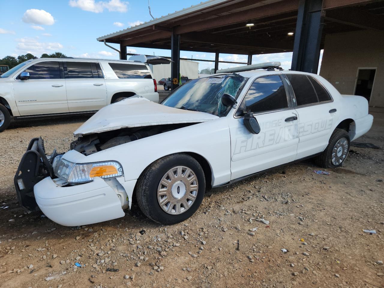 2004 Ford Police Interceptor Base w/3.27 Axle, VIN 2FAHP71W34X104120 — Front end