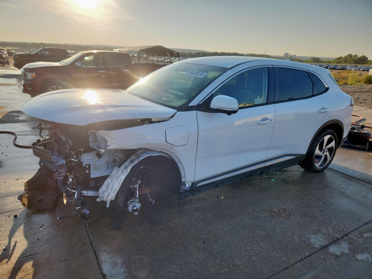 2024 VinFast VF 8 Eco, VIN RLLV1AEB5RH008246 — Front end