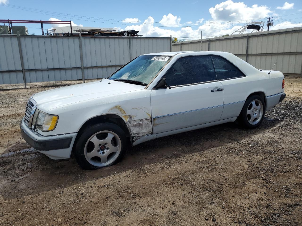 1992 Mercedes-Benz 300 CE, VIN WDBEA51D7NB568077 — Front end