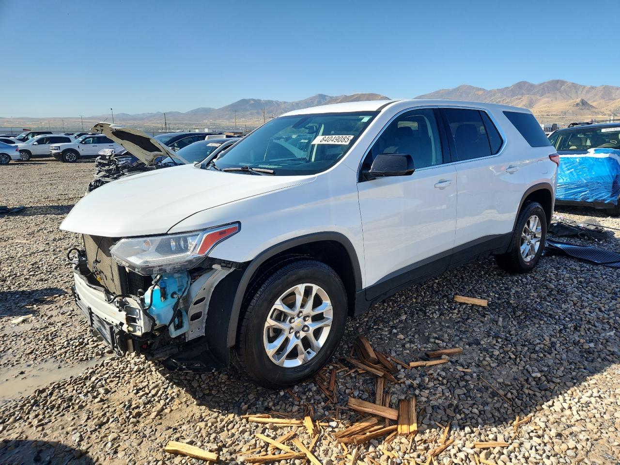 2019 Chevrolet Traverse LS, VIN 1GNEVLKW8KJ131692 — Front end