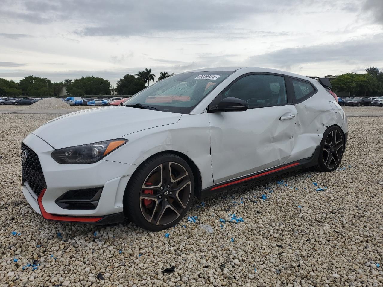 2021 Hyundai Veloster, VIN KMHT36AH9MU008846 — Бок