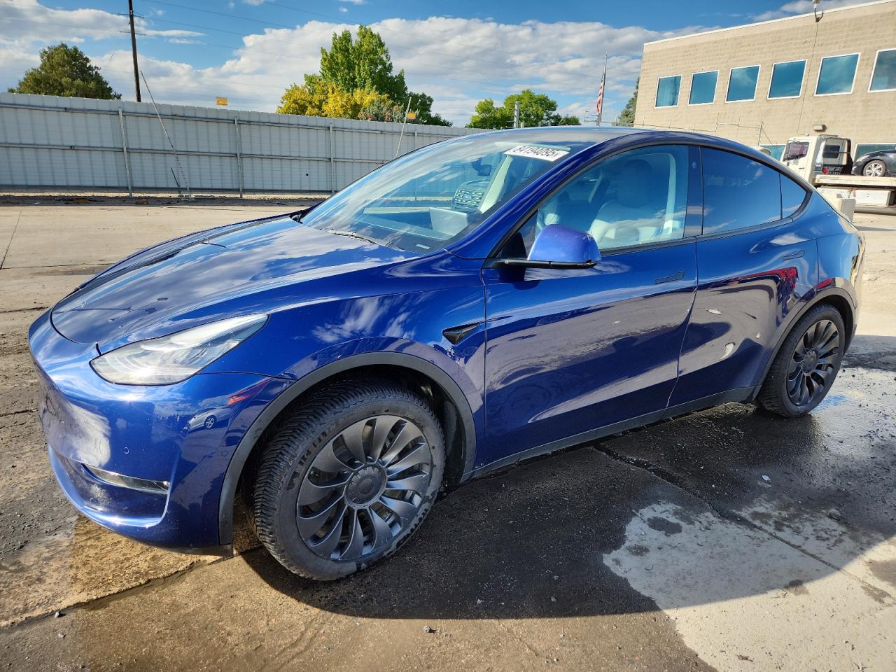 2021 Tesla Model Y Long Range, VIN 5YJYGDEE5MF285313 — Side
