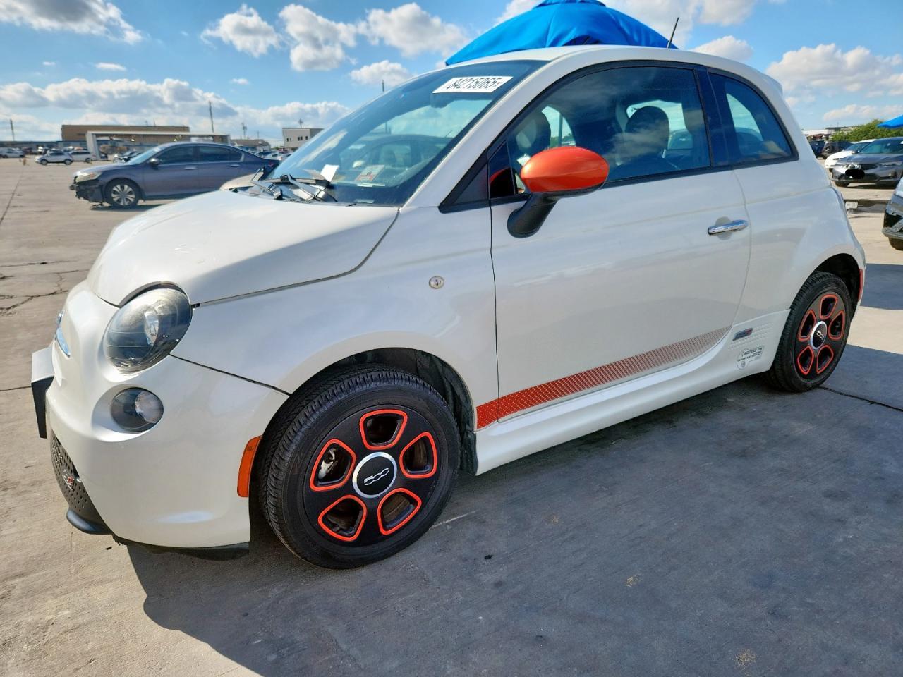 2015 FIAT 500e, VIN 3C3CFFGE1FT647474 — Front end