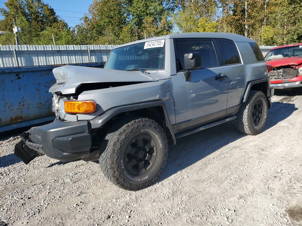 2013 Toyota FJ Cruiser, VIN JTEBU4BF0DK161797 — Front end
