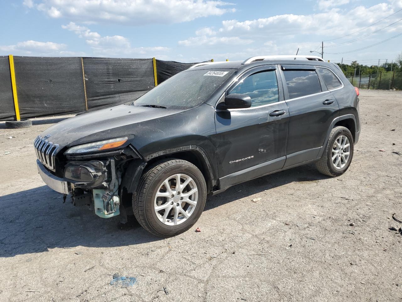 2015 Jeep Cherokee Latitude, VIN 1C4PJMCS3FW755570 — Перед