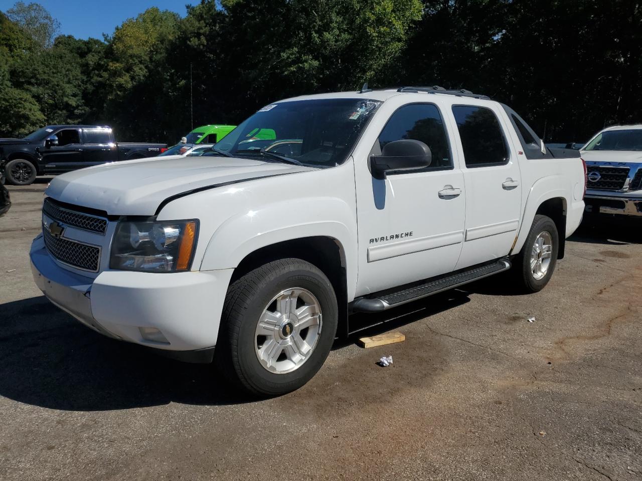 2012 Chevrolet Avalanche LT, VIN 3GNTKFE74CG256598 — Перед