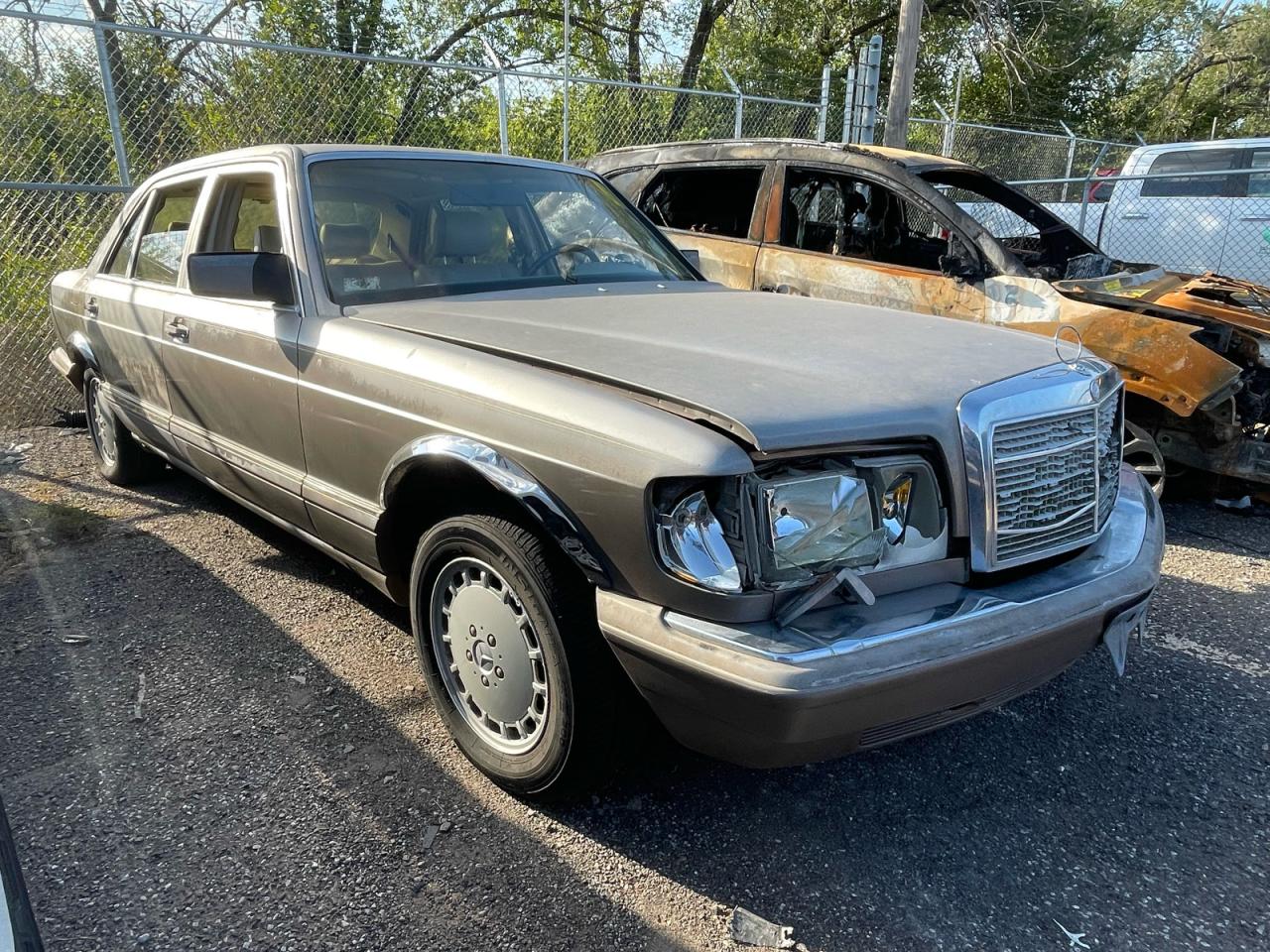 1991 Mercedes-Benz 420 SEL, VIN WDBCA35E1MA597903 — Front end