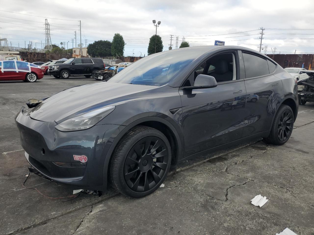 2024 Tesla Model Y, VIN 7SAYGDED3RF096533 — Front end