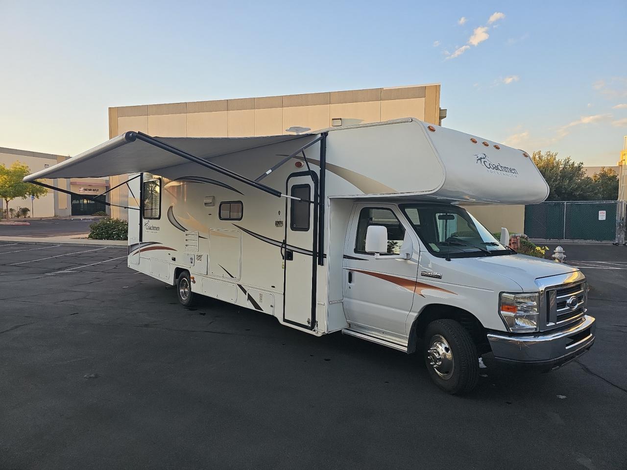 2013 Ford Econoline Commercial, VIN 1FDXE4FSXDDA63973 — Minor dents and scratches