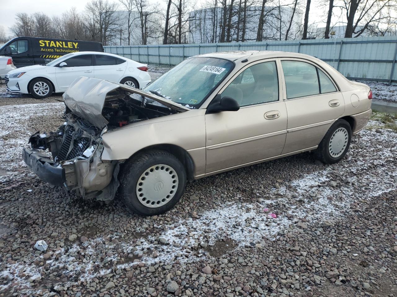 1999 Mercury Tracer, VIN 1MEFM10P7XW618584 — Перед