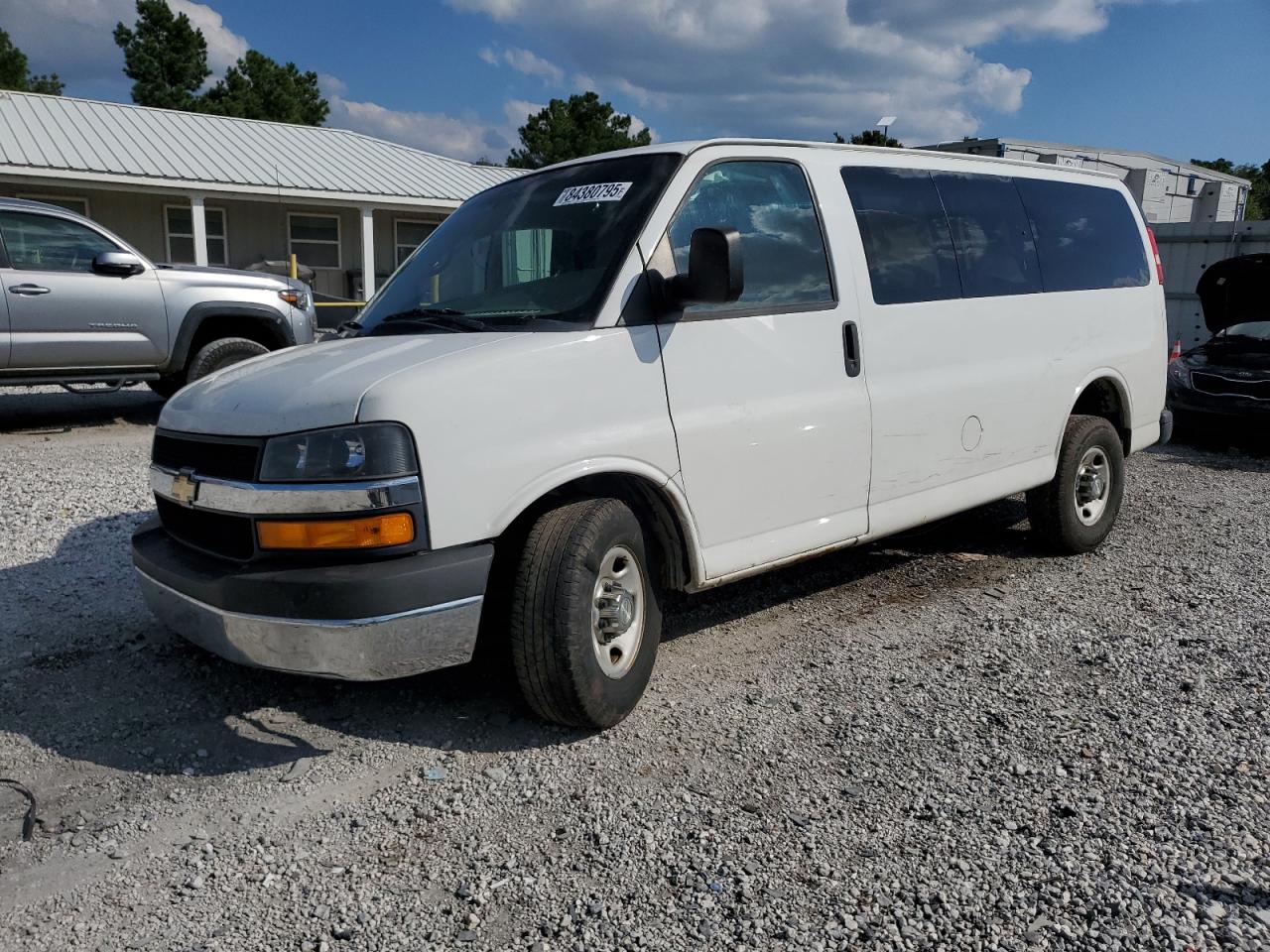 2011 Chevrolet Express Passenger 1LT, VIN 1GAZGYFG5B1111168 — Front end