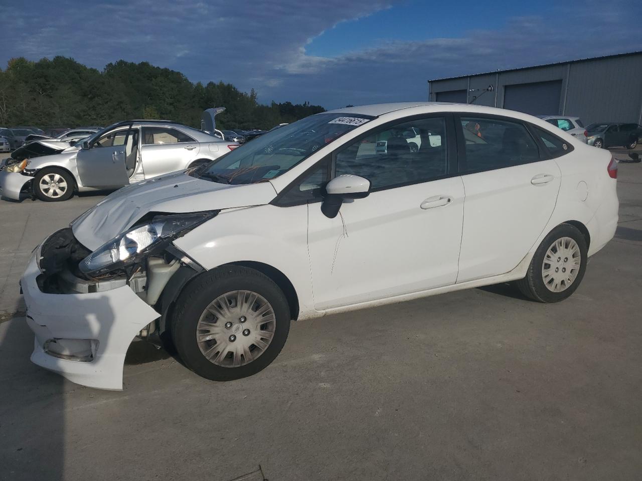 2014 Ford Fiesta S, VIN 3FADP4AJ6EM131472 — Front end