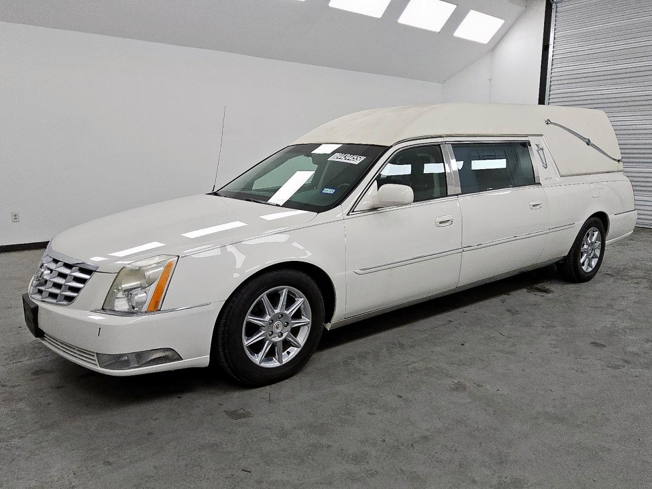 2011 Cadillac DTS Professional Limousine, VIN 1GE7K9C65BU600027 — Мелкие вмятины и царапины