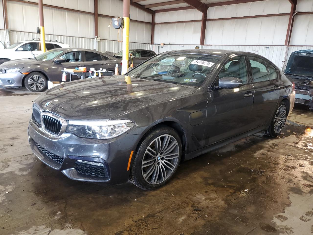 2018 BMW 5 Series 530e xDrive, VIN WBAJB1C53JB084135 — Front end