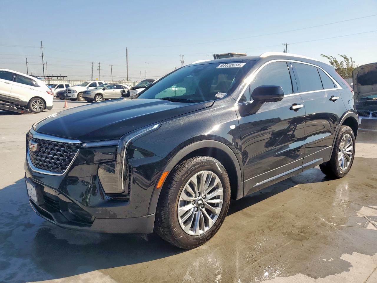 2025 Cadillac XT4 FWD Premium Luxury, VIN 1GYFZCR4XSF156497 — Фото с аукциона 1 of 4
