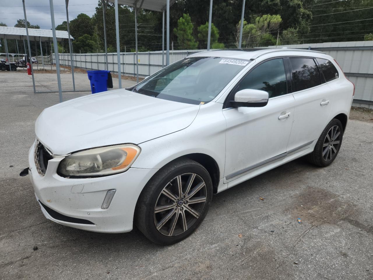 2015 Volvo XC60 T6 Drive-E Platinum, VIN YV449MDM7F2631978 — Front end