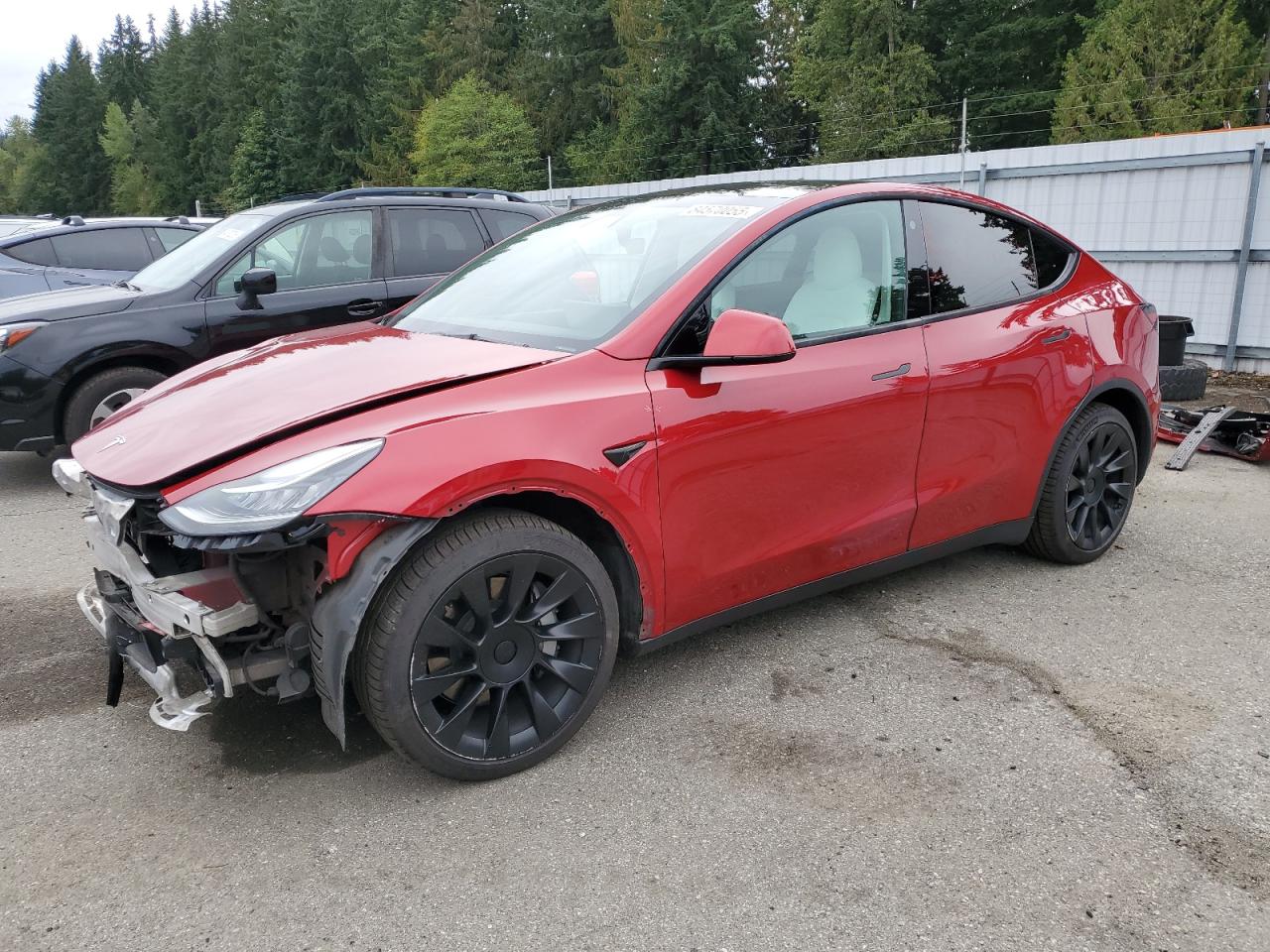 2021 Tesla Model Y Long Range, VIN 5YJYGAEE2MF215721 — Front end