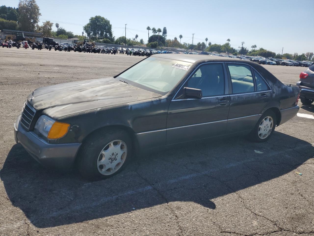 1992 Mercedes-Benz 400, VIN WDBGA42E1NA032001 — Rear end
