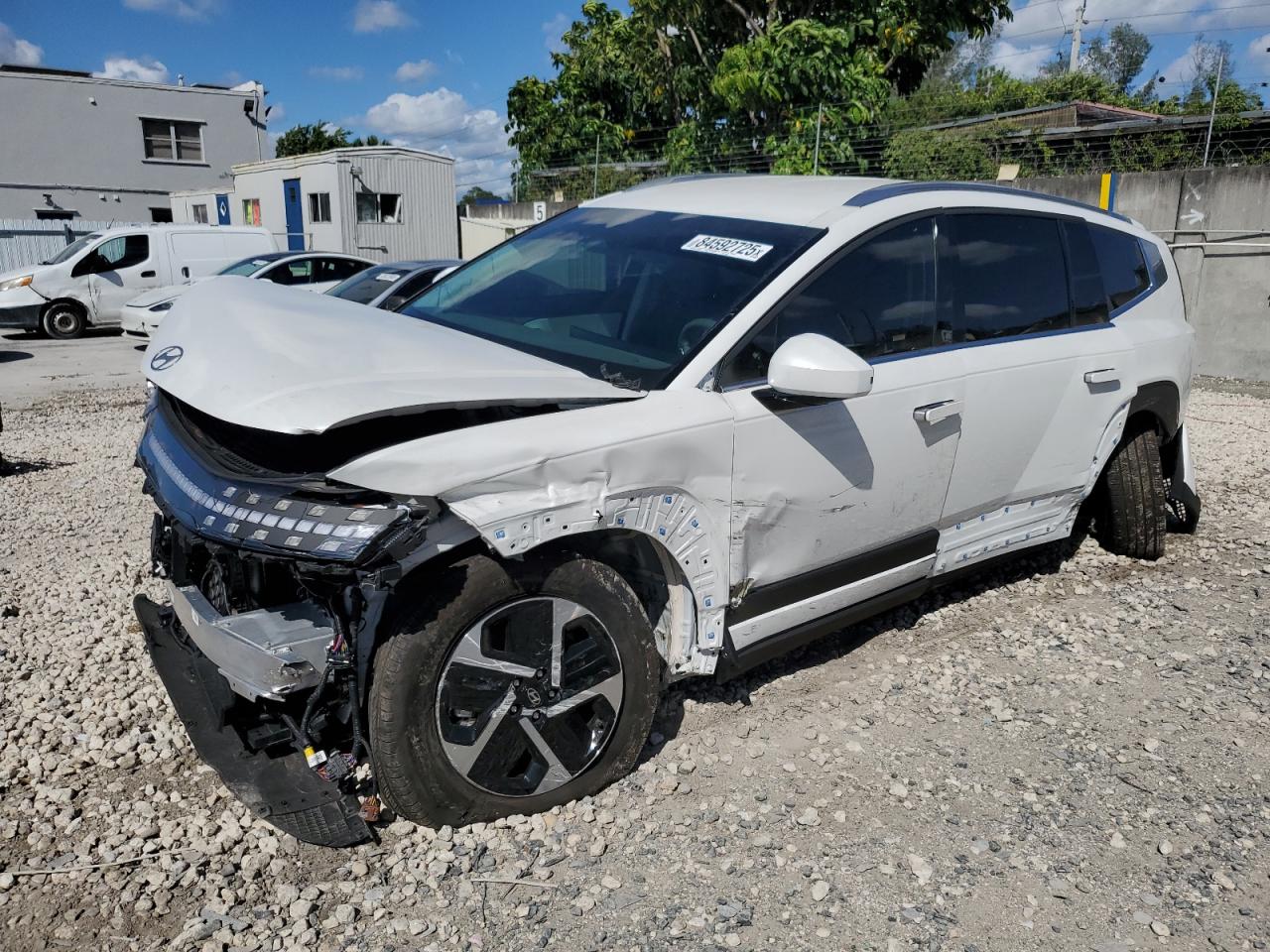 2026 Hyundai IONIQ 9 SE, VIN 7YAMTFS3XTY003005 — Front end