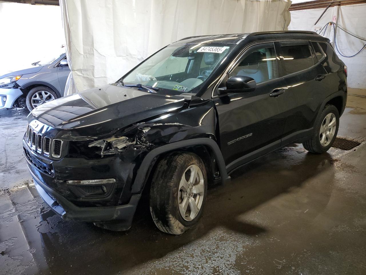 2019 Jeep Compass Latitude, VIN 3C4NJDBB9KT828823 — Перед
